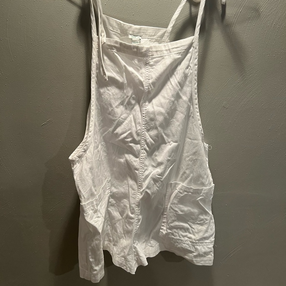 White jumper with Pockets